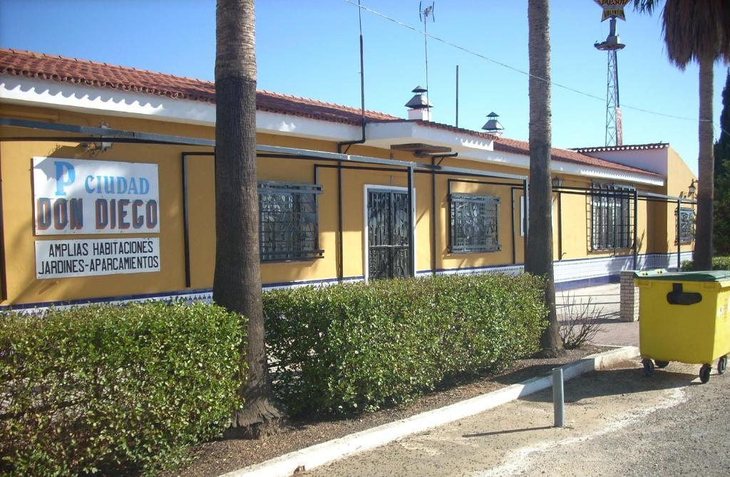 Hostal Don Diego San Juan Del Puerto Exterior photo